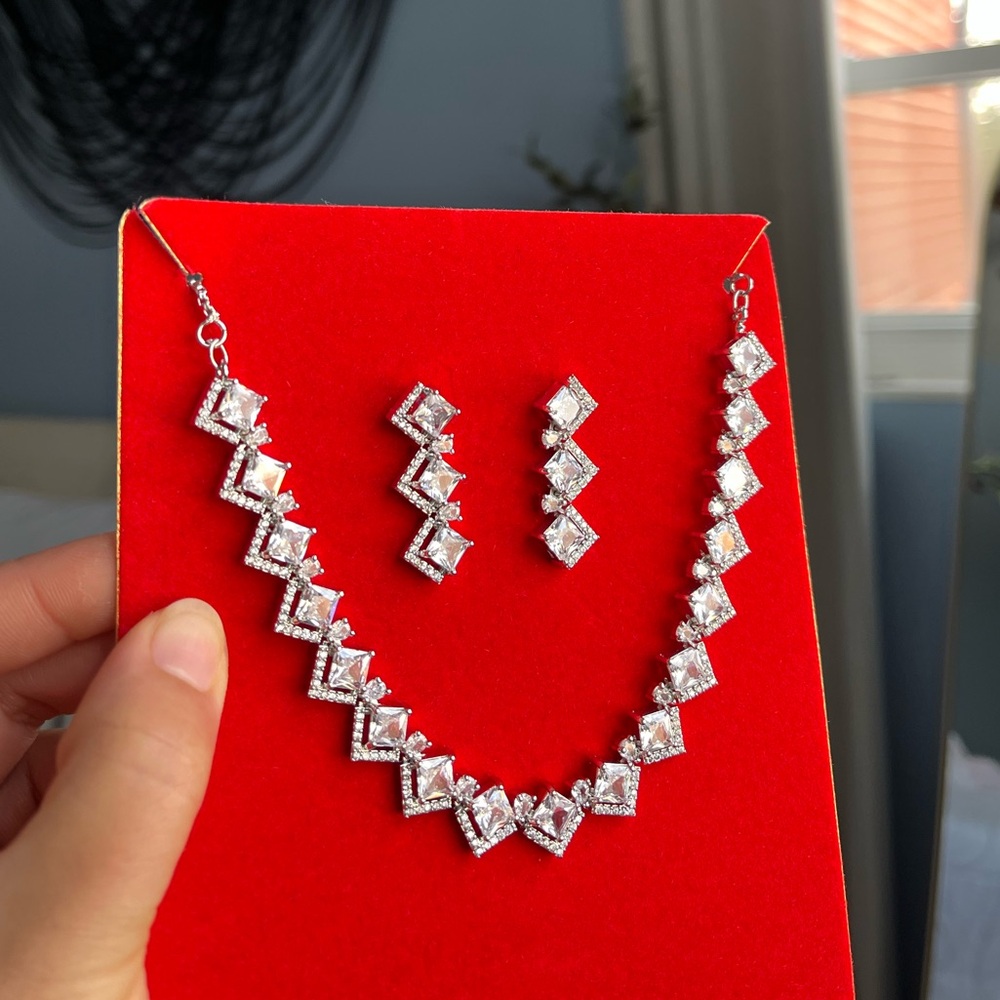 Elegant Silver Necklace and Earring Set